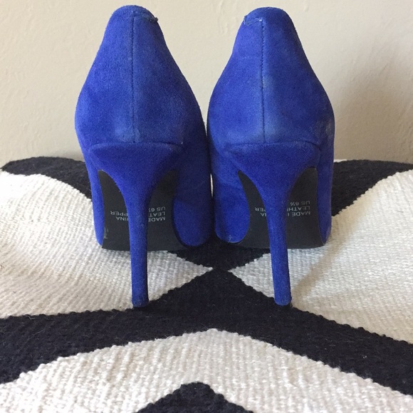 6.5 Blue Suede pumps 😍 - Picture 3 of 4